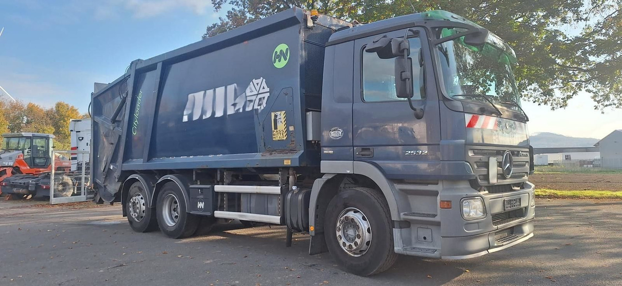 Mercedes-Benz 2632 Müllwgen 6x2 M.Haus E5 Blatt/Luft - Smetarski tovornjak: slika 2 Mercedes-Benz 2632 Müllwgen 6x2 M.Haus E5 Blatt/Luft - Smetarski tovornjak: slika 2