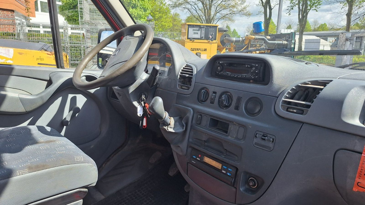 Mercedes-Benz 313 Pritsche Doppelkabine - Dostavno vozilo s kesonom, Dostavno vozilo z dvojno kabino: slika 5 Mercedes-Benz 313 Pritsche Doppelkabine - Dostavno vozilo s kesonom, Dostavno vozilo z dvojno kabino: slika 5