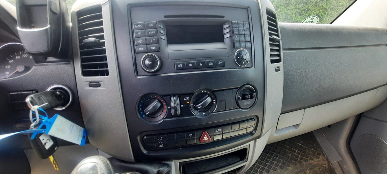Volkswagen Crafter TDI Lang/Klima 3-Sitzer - Furgon: slika 5 Volkswagen Crafter TDI Lang/Klima 3-Sitzer - Furgon: slika 5