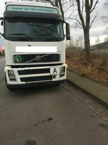 Volvo FH12-420 G.Haus 2xBett Klima Schaltgetriebe Reta - Kotalni prekucni tovornjak: slika 3 Volvo FH12-420 G.Haus 2xBett Klima Schaltgetriebe Reta - Kotalni prekucni tovornjak: slika 3