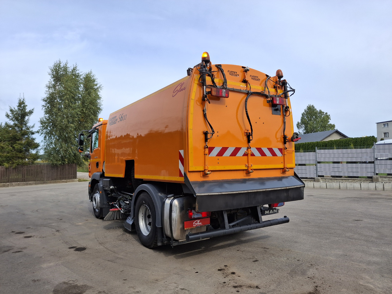 MAN TGM 18.250 Zamiatarka Kupper Weisser BROCK 2 Motoren Szczotki L/R PM10 Odchwaszczarka - Vozilo za pometanje: slika 4 MAN TGM 18.250 Zamiatarka Kupper Weisser BROCK 2 Motoren Szczotki L/R PM10 Odchwaszczarka - Vozilo za pometanje: slika 4