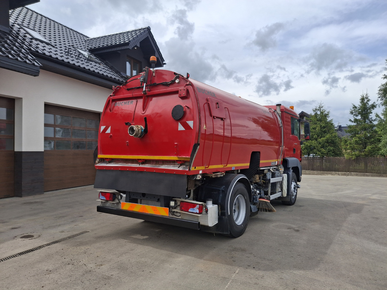 MAN TGS 18.320 Zamiatarka Kehrmaschine BUCHER 2 Motoren Karcher Szczotki L/R - Vozilo za pometanje: slika 5 MAN TGS 18.320 Zamiatarka Kehrmaschine BUCHER 2 Motoren Karcher Szczotki L/R - Vozilo za pometanje: slika 5