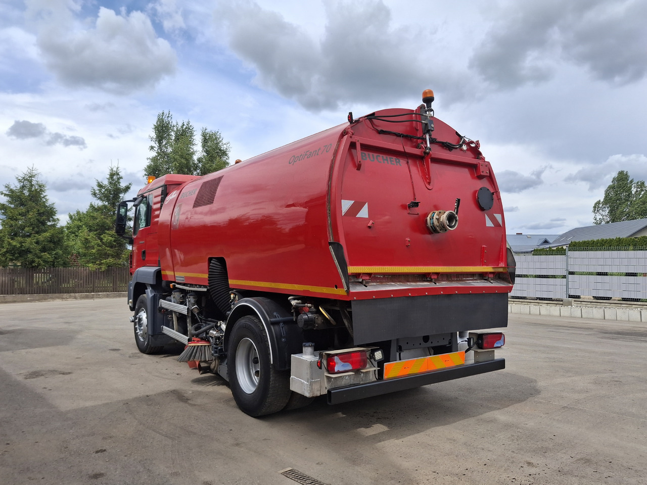 MAN TGS 18.320 Zamiatarka Kehrmaschine BUCHER 2 Motoren Karcher Szczotki L/R - Vozilo za pometanje: slika 4 MAN TGS 18.320 Zamiatarka Kehrmaschine BUCHER 2 Motoren Karcher Szczotki L/R - Vozilo za pometanje: slika 4