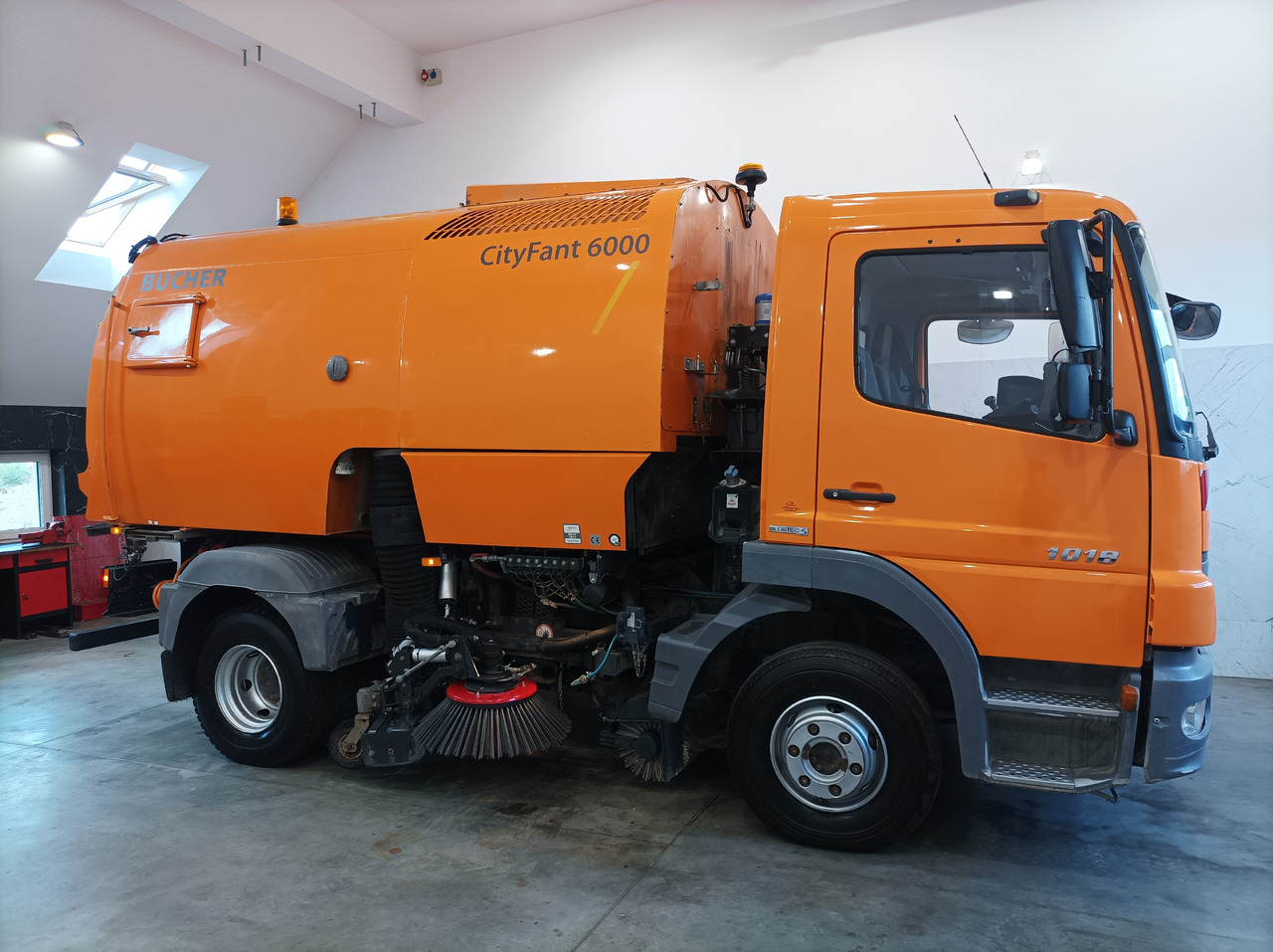 MERCEDES-BENZ Atego 1018 Zamiatarka Kehrmaschine BUCHER Szczotki L/R PM10 2 Silniki 2012r - Vozilo za pometanje: slika 5 MERCEDES-BENZ Atego 1018 Zamiatarka Kehrmaschine BUCHER Szczotki L/R PM10 2 Silniki 2012r - Vozilo za pometanje: slika 5