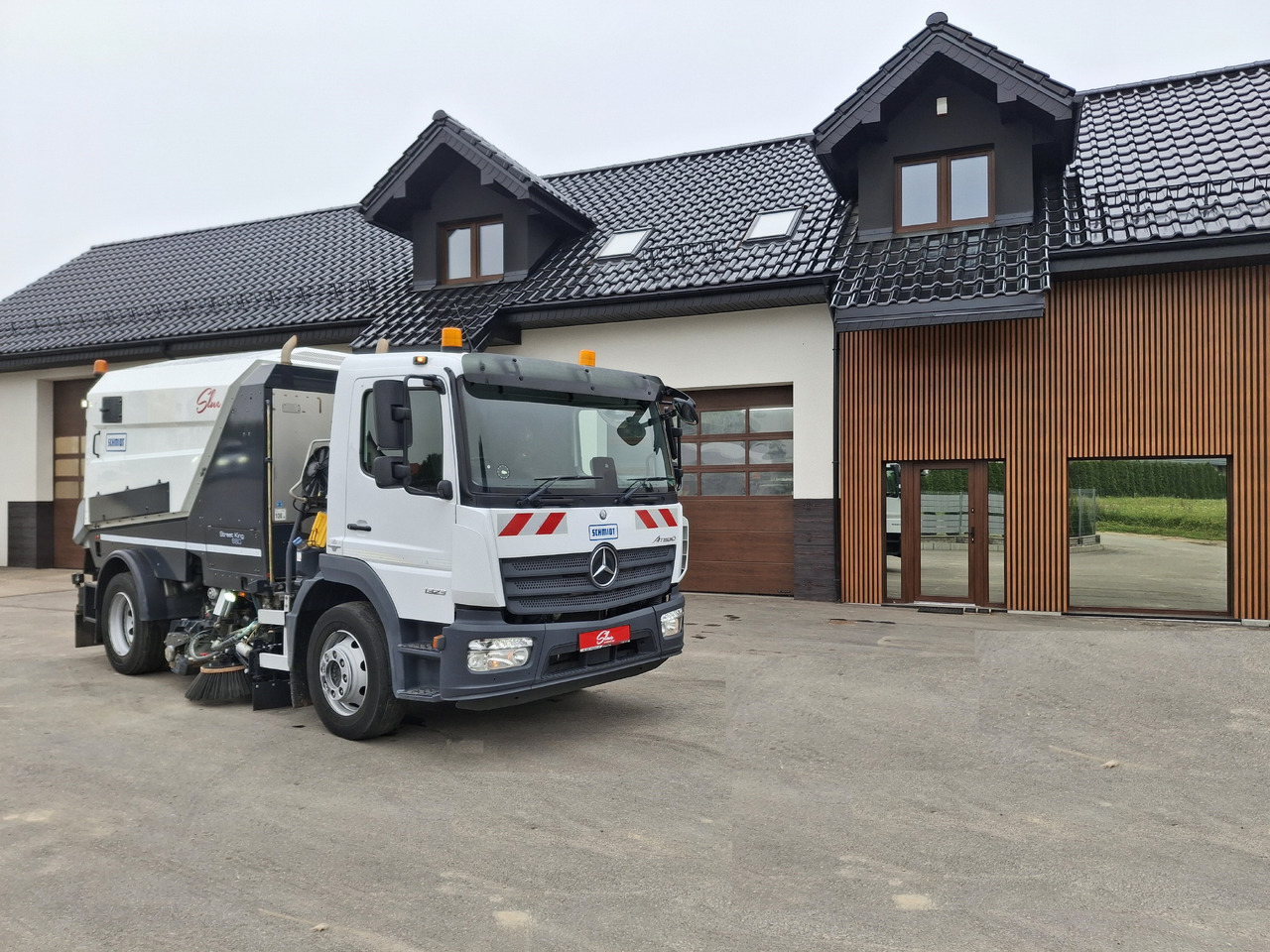 MERCEDES-BENZ Atego 1523 Zamiatarka Kehrmaschine Schmidt Street King 660 Euro 6 PM10 2 Motoren Szczotki L/R 2016r - Vozilo za pometanje: slika 1 MERCEDES-BENZ Atego 1523 Zamiatarka Kehrmaschine Schmidt Street King 660 Euro 6 PM10 2 Motoren Szczotki L/R 2016r - Vozilo za pometanje: slika 1