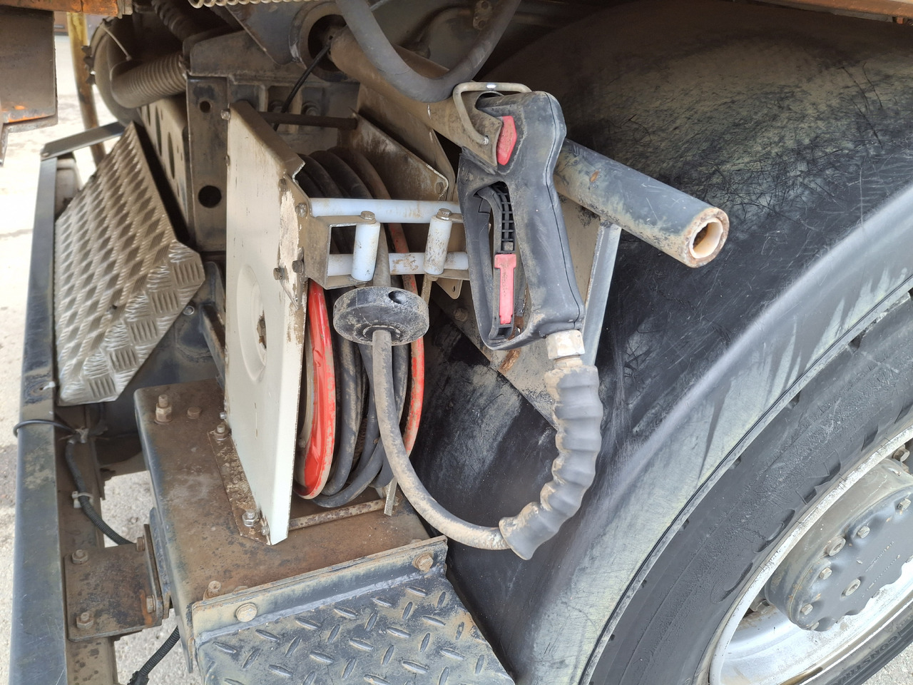 Mercedes-Benz Axor 1823 Schienenreinigungs RAIL Kehrmaschine - Vozilo za pometanje: slika 5 Mercedes-Benz Axor 1823 Schienenreinigungs RAIL Kehrmaschine - Vozilo za pometanje: slika 5