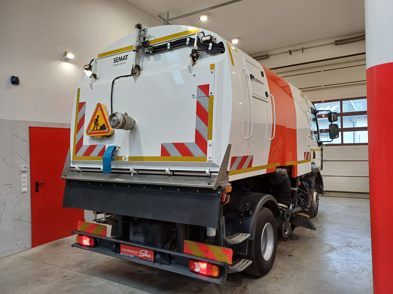 RENAULT D12 Zamiatarka Kehrmaschine 2 Motoren SEMAT Zoeller Szczotki L/R Euro 6 PM10 2017r - Vozilo za pometanje: slika 4 RENAULT D12 Zamiatarka Kehrmaschine 2 Motoren SEMAT Zoeller Szczotki L/R Euro 6 PM10 2017r - Vozilo za pometanje: slika 4