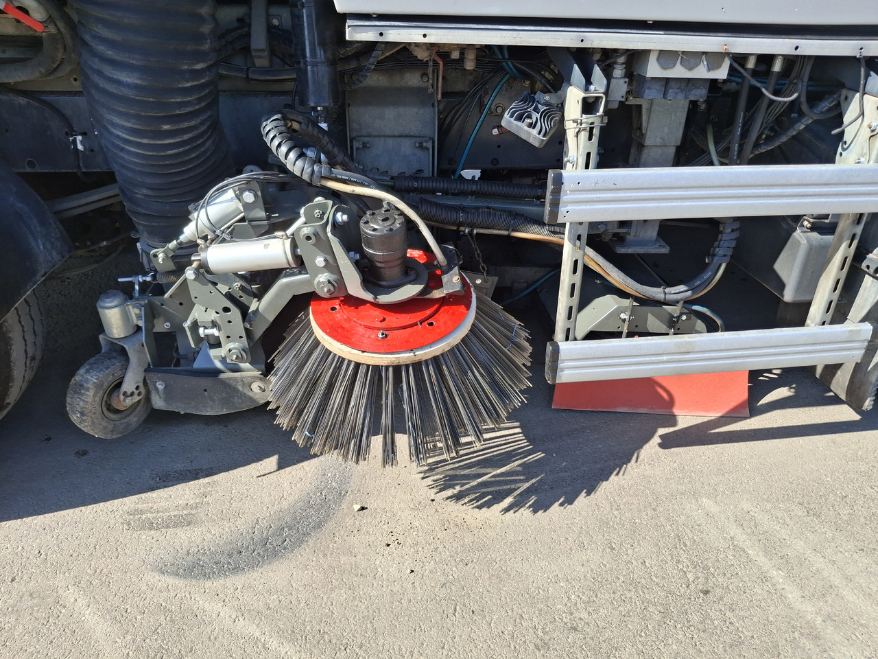 RENAULT Middlum 270 DXI Zamiatarka Kehrmaschine BUCHER Karcher L/R 2 Silniki 2 Motoren - Vozilo za pometanje: slika 5 RENAULT Middlum 270 DXI Zamiatarka Kehrmaschine BUCHER Karcher L/R 2 Silniki 2 Motoren - Vozilo za pometanje: slika 5