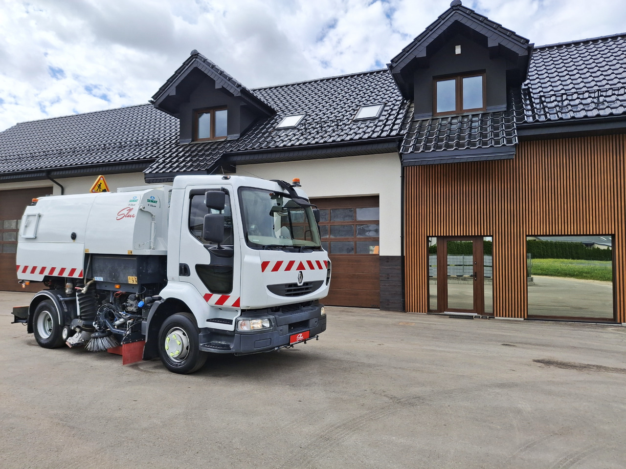 RENAULT Midlum 220 Zamiatarka Johnston VS500 Szczotki L/R Obie Strony Napęd Hydrostatyczny 2012r - Vozilo za pometanje: slika 1 RENAULT Midlum 220 Zamiatarka Johnston VS500 Szczotki L/R Obie Strony Napęd Hydrostatyczny 2012r - Vozilo za pometanje: slika 1