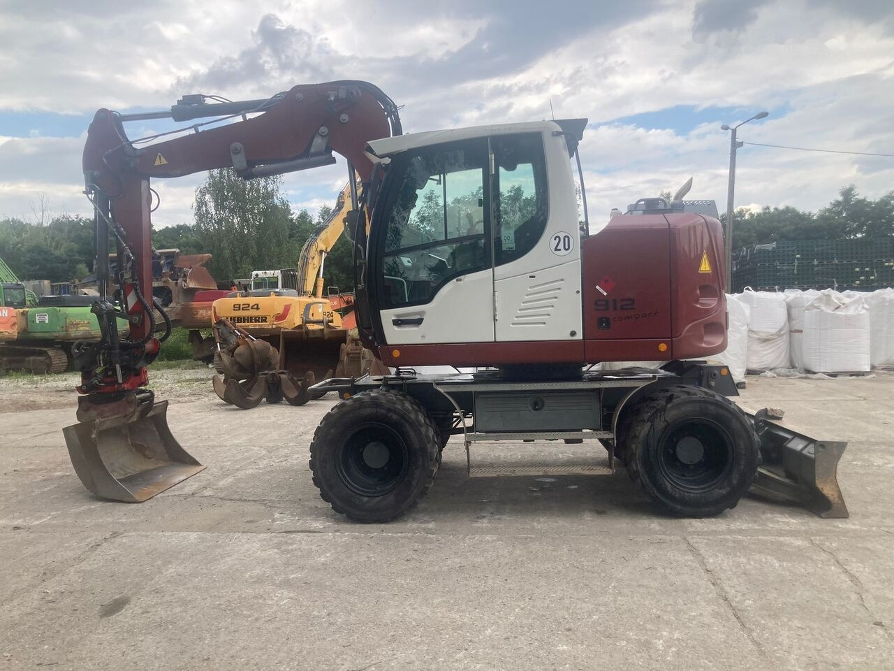 Liebherr A 912 Compact Rotator R4 - Bager na kolesih: slika 1 Liebherr A 912 Compact Rotator R4 - Bager na kolesih: slika 1