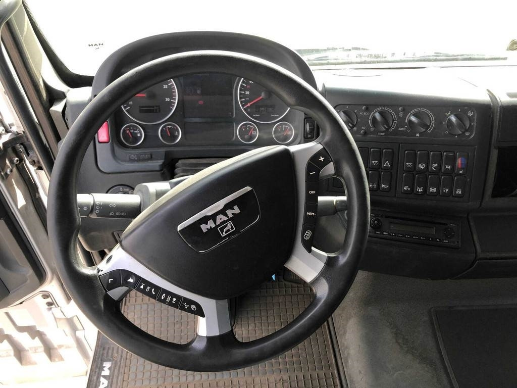 MAN TGA 26.480 6X2-2 BL - Vakuumski tovornjak: slika 2 MAN TGA 26.480 6X2-2 BL - Vakuumski tovornjak: slika 2