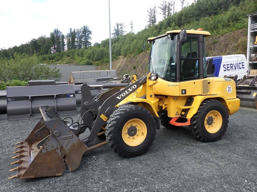 Volvo L 30 G - Kolesni nakladalec: slika 1 Volvo L 30 G - Kolesni nakladalec: slika 1