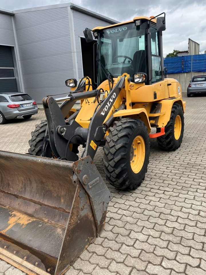 Volvo L 30 G - Kolesni nakladalec: slika 1 Volvo L 30 G - Kolesni nakladalec: slika 1