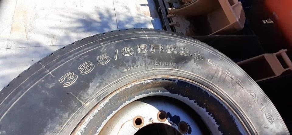 Bridgestone 385/65R22.5 - Guma za Gradbeni stroj: slika 1 Bridgestone 385/65R22.5 - Guma za Gradbeni stroj: slika 1
