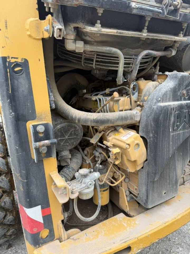 CAT 216  - Mini nakladalec: slika 3 CAT 216  - Mini nakladalec: slika 3