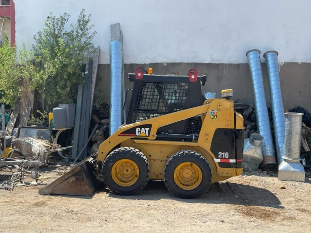 CAT 216  - Mini nakladalec: slika 1 CAT 216  - Mini nakladalec: slika 1