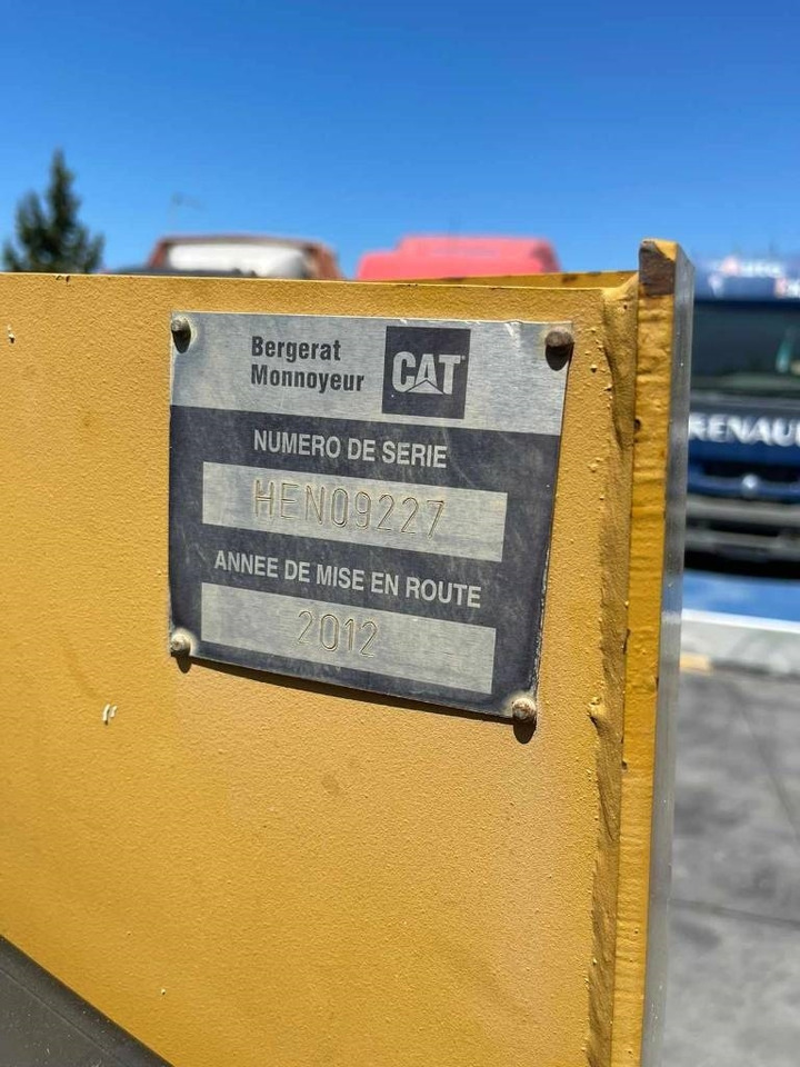 CAT 236 B - Mini nakladalec: slika 2 CAT 236 B - Mini nakladalec: slika 2