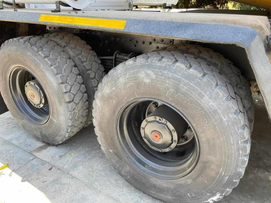 Avtomešalec Mercedes-Benz 3229 V8 8X4: slika 9