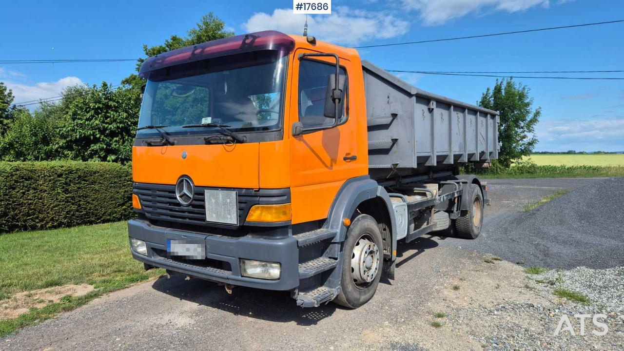 Mercedes-Benz 1828 hooklift (1999) two containers - Kotalni prekucni tovornjak: slika 1 Mercedes-Benz 1828 hooklift (1999) two containers - Kotalni prekucni tovornjak: slika 1