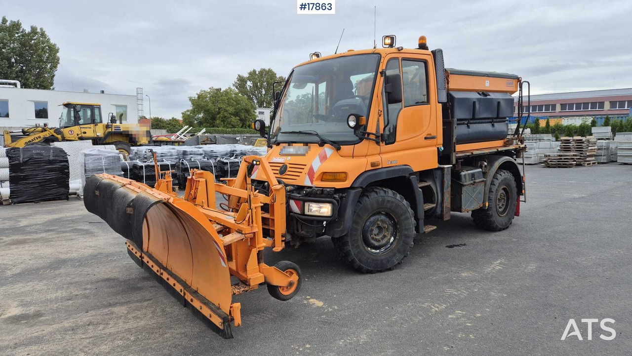 Płógopiaskarka Mercedes-Benz UNIMOG U300 (2001) - Vozilo za zimsko službo: slika 3 Płógopiaskarka Mercedes-Benz UNIMOG U300 (2001) - Vozilo za zimsko službo: slika 3