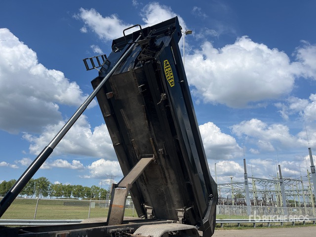 2006 MAN TGA41.430 8x8 Twin-Steer Sleeper Tri/A Dump Truck - Tovornjak prekucnik: slika 3 2006 MAN TGA41.430 8x8 Twin-Steer Sleeper Tri/A Dump Truck - Tovornjak prekucnik: slika 3
