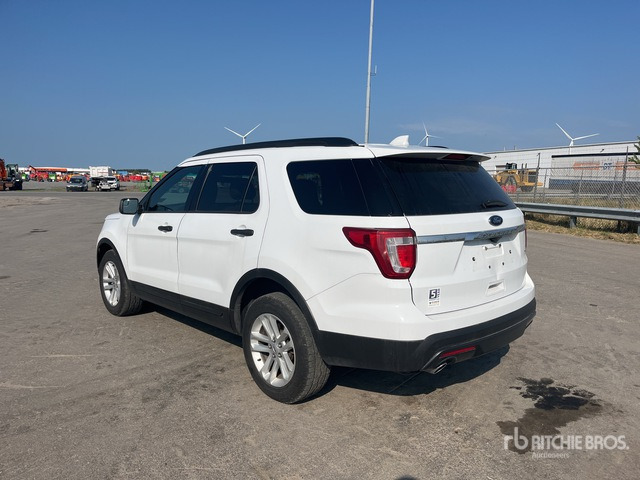 2015 Ford Explorer 4WD SUV - SUV: slika 2 2015 Ford Explorer 4WD SUV - SUV: slika 2