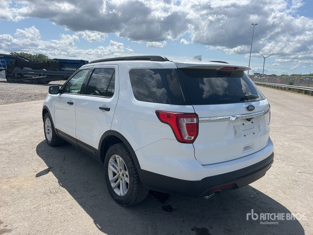 2015 Ford Explorer 4WD SUV - SUV: slika 2 2015 Ford Explorer 4WD SUV - SUV: slika 2