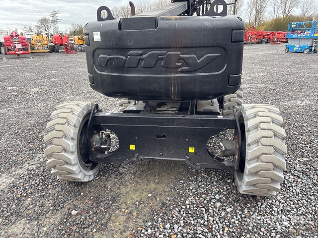 2016 Nifty-Lift HR17 4WD Hybrid Articulating Boom Lift - Zglobna dvižna ploščad: slika 4 2016 Nifty-Lift HR17 4WD Hybrid Articulating Boom Lift - Zglobna dvižna ploščad: slika 4