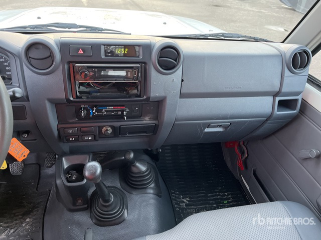 2018 Toyota Land Cruiser 4WD SUV - SUV: slika 4 2018 Toyota Land Cruiser 4WD SUV - SUV: slika 4