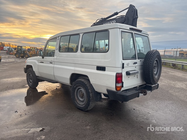 2018 Toyota Land Cruiser SUV - SUV: slika 2 2018 Toyota Land Cruiser SUV - SUV: slika 2