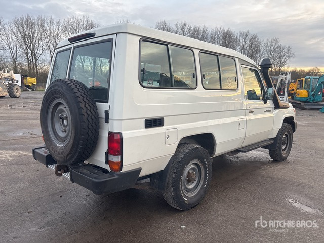 2018 Toyota Land Cruiser SUV - SUV: slika 3 2018 Toyota Land Cruiser SUV - SUV: slika 3