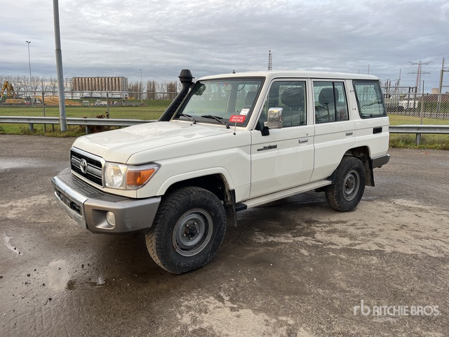 2020 Toyota Land Cruiser 4WD SUV - SUV: slika 1 2020 Toyota Land Cruiser 4WD SUV - SUV: slika 1