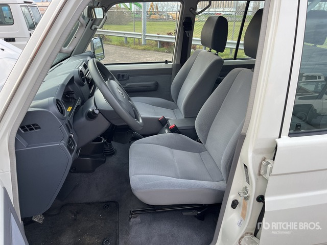 2020 Toyota Land Cruiser 4WD SUV - SUV: slika 4 2020 Toyota Land Cruiser 4WD SUV - SUV: slika 4