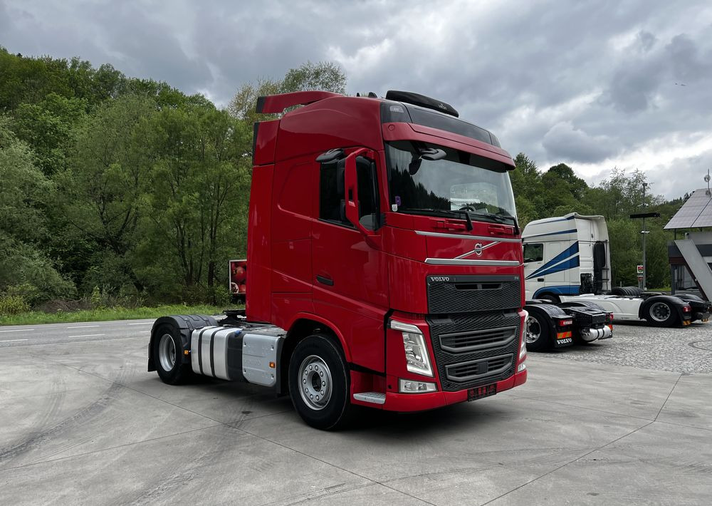Volvo FH // Standard // 2018 // Duże zbiorniki // Klima postojowa // Radary // Idealny ! - Vlačilec: slika 3 Volvo FH // Standard // 2018 // Duże zbiorniki // Klima postojowa // Radary // Idealny ! - Vlačilec: slika 3