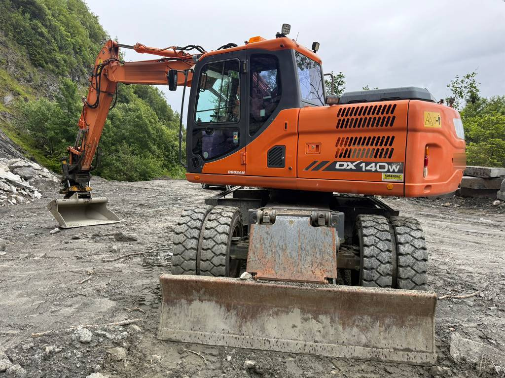 Doosan 140 W - Bager na kolesih: slika 4 Doosan 140 W - Bager na kolesih: slika 4