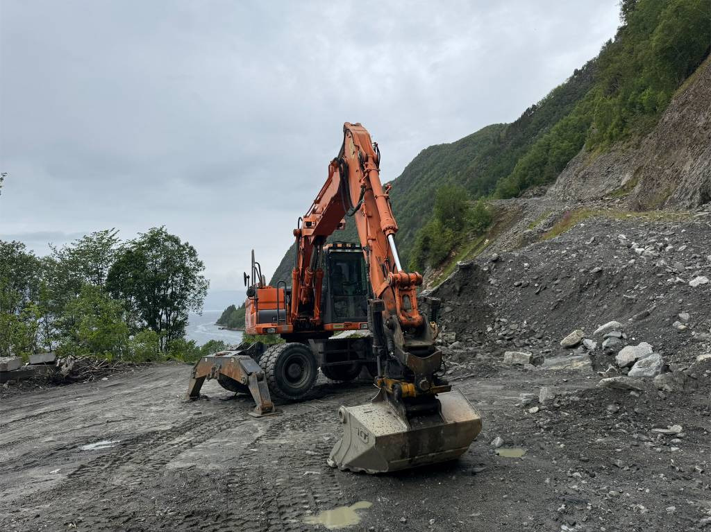 Doosan 140 W - Bager na kolesih: slika 3 Doosan 140 W - Bager na kolesih: slika 3