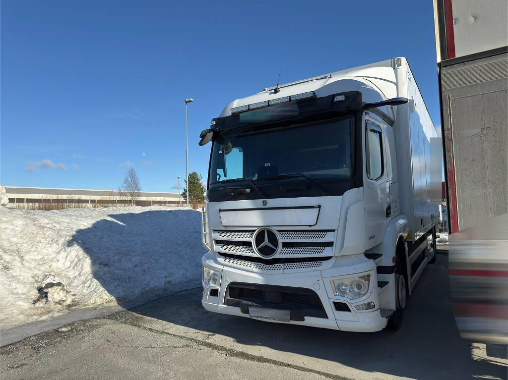 Mercedes-Benz Actros 1833 - Tovornjak zabojnik: slika 2 Mercedes-Benz Actros 1833 - Tovornjak zabojnik: slika 2
