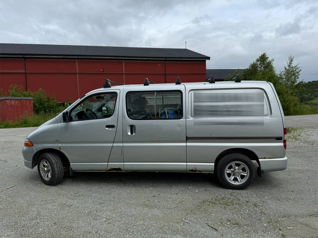 Toyota Hiace 4x4 - Furgon: slika 2 Toyota Hiace 4x4 - Furgon: slika 2