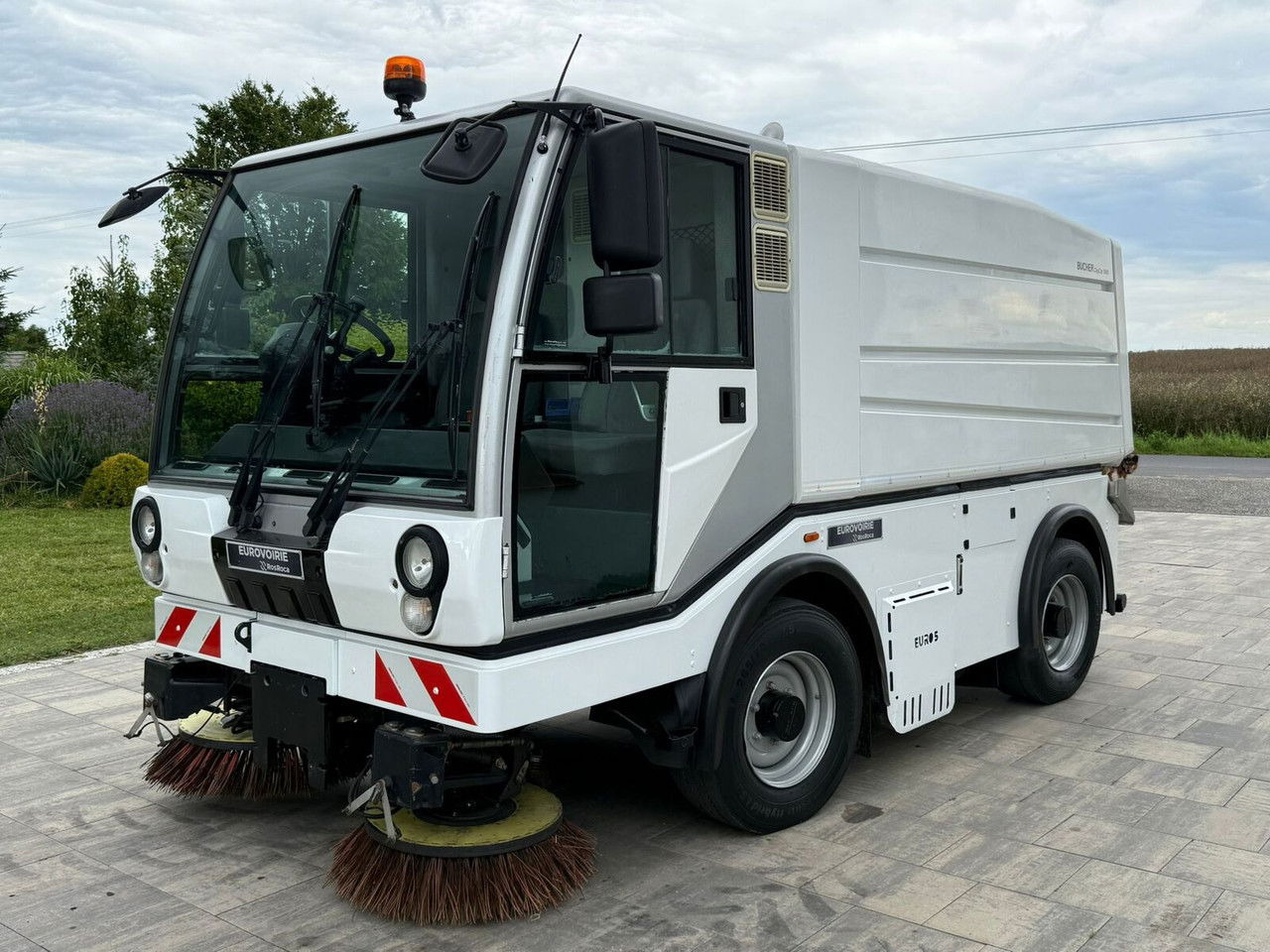 Bucher Citycat 5000 Zamiatarka 2014 Rok Kamera cofania Kl imatyzacja - Vozilo za pometanje: slika 3 Bucher Citycat 5000 Zamiatarka 2014 Rok Kamera cofania Kl imatyzacja - Vozilo za pometanje: slika 3