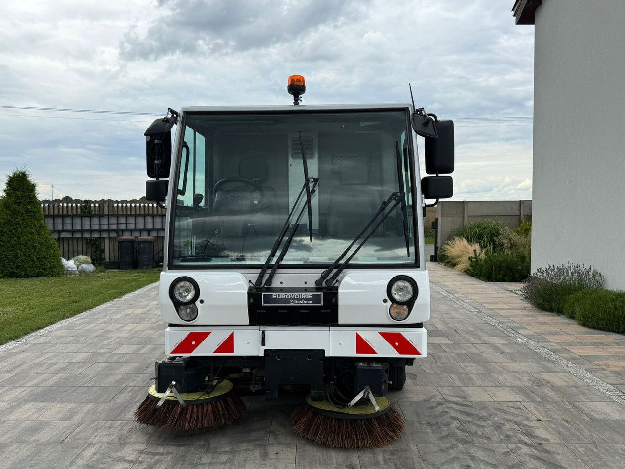 Bucher Citycat 5000 Zamiatarka 2014 Rok Kamera cofania Kl imatyzacja - Vozilo za pometanje: slika 2 Bucher Citycat 5000 Zamiatarka 2014 Rok Kamera cofania Kl imatyzacja - Vozilo za pometanje: slika 2