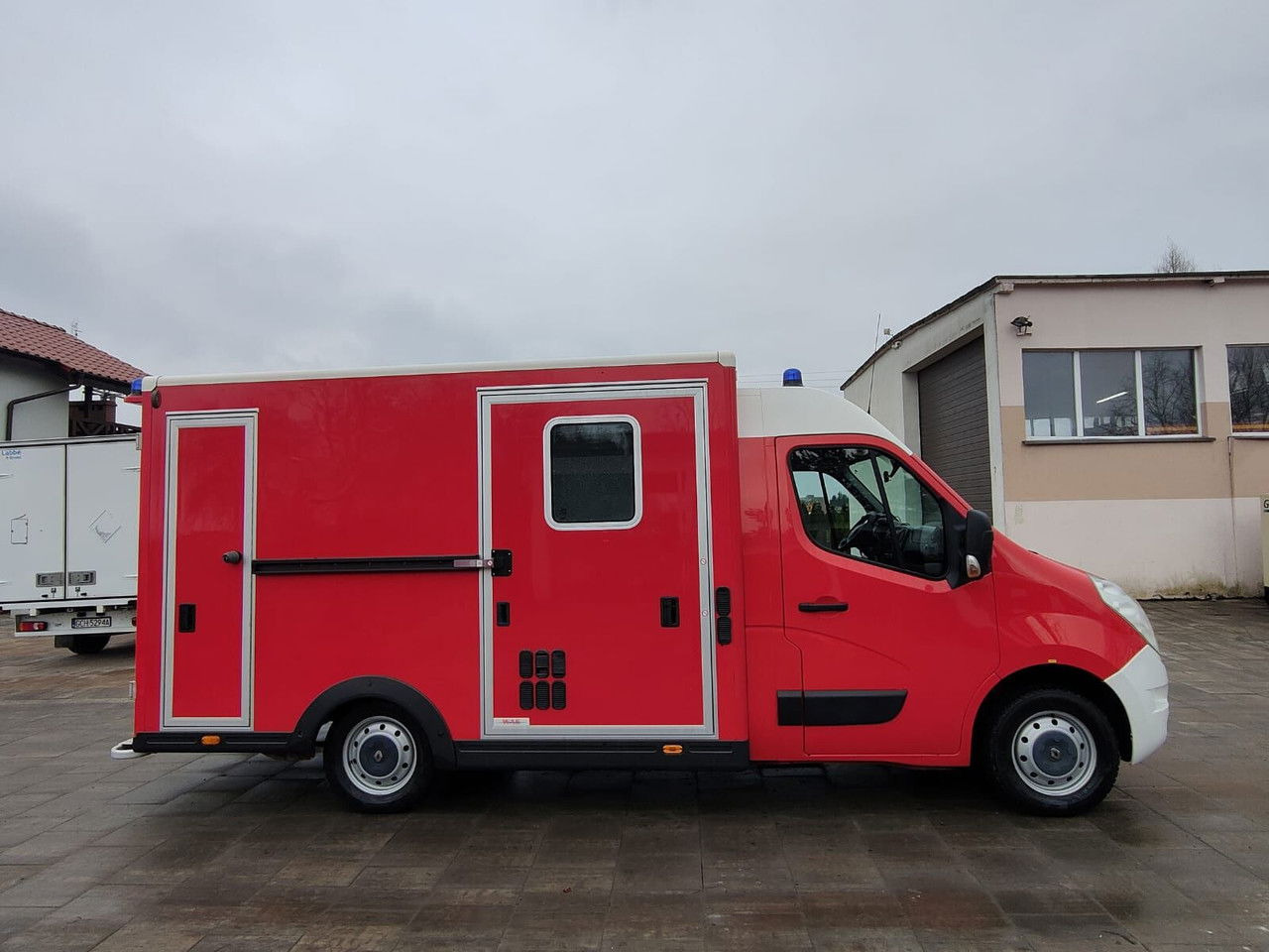 Renault Master Karetka Ambulans pogotowie kontenerowe Kamper - Reševalno vozilo: slika 4 Renault Master Karetka Ambulans pogotowie kontenerowe Kamper - Reševalno vozilo: slika 4
