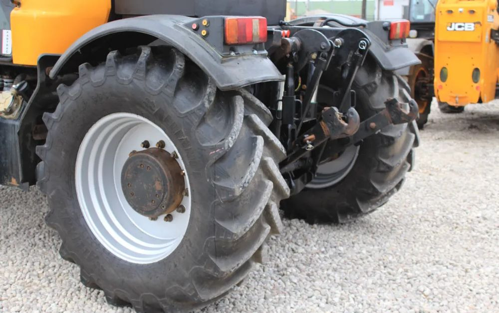 JCB FASTRAC 3200 | MANUAL | 200KM - Traktor: slika 4 JCB FASTRAC 3200 | MANUAL | 200KM - Traktor: slika 4