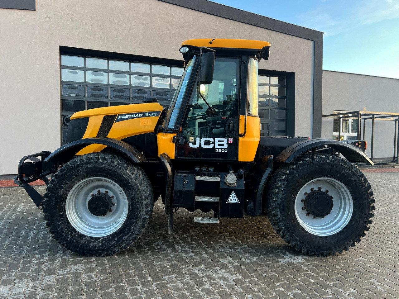 JCB Fastrac 3200 - Traktor: slika 2 JCB Fastrac 3200 - Traktor: slika 2