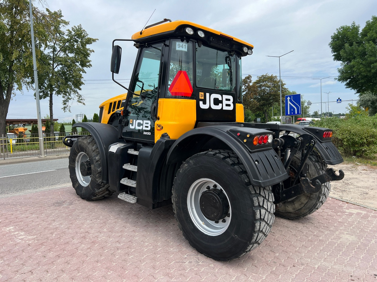 JCB Fastrac 3200 Sisu Xtra - Traktor: slika 3 JCB Fastrac 3200 Sisu Xtra - Traktor: slika 3