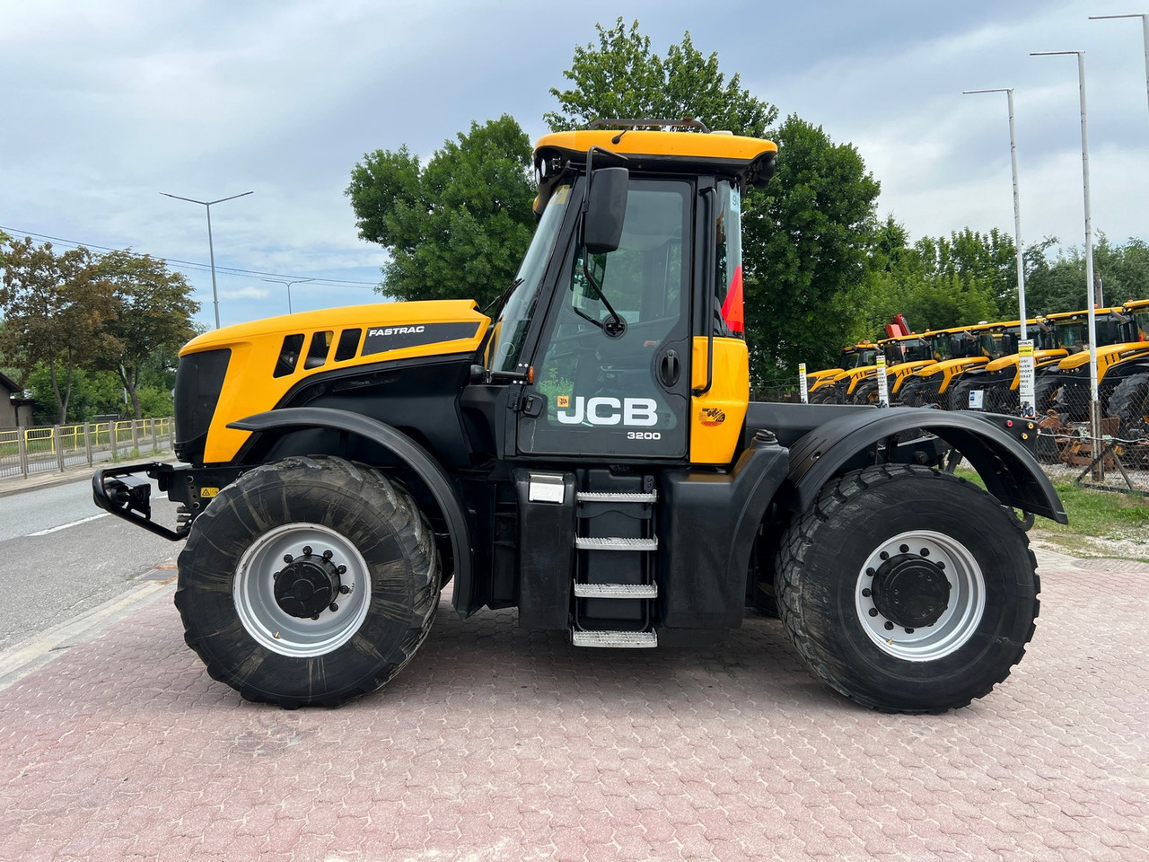 JCB Fastrac 3200 Sisu Xtra - Traktor: slika 2 JCB Fastrac 3200 Sisu Xtra - Traktor: slika 2