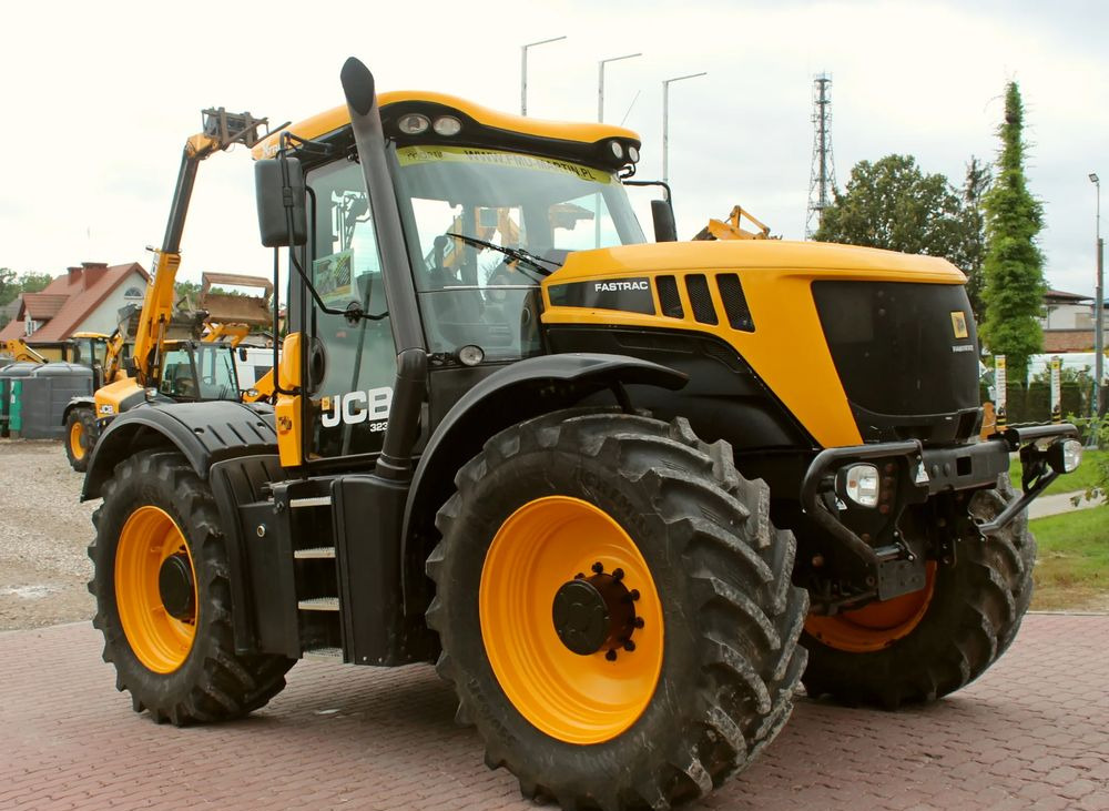 JCB Fastrac 3230 Xtra - Traktor: slika 2 JCB Fastrac 3230 Xtra - Traktor: slika 2