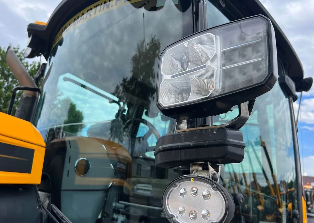 Traktor JCB Fastrac 4220: slika 10