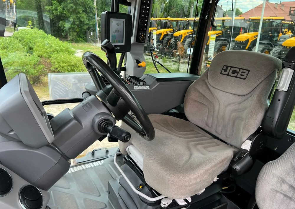 Traktor JCB Fastrac 4220: slika 13