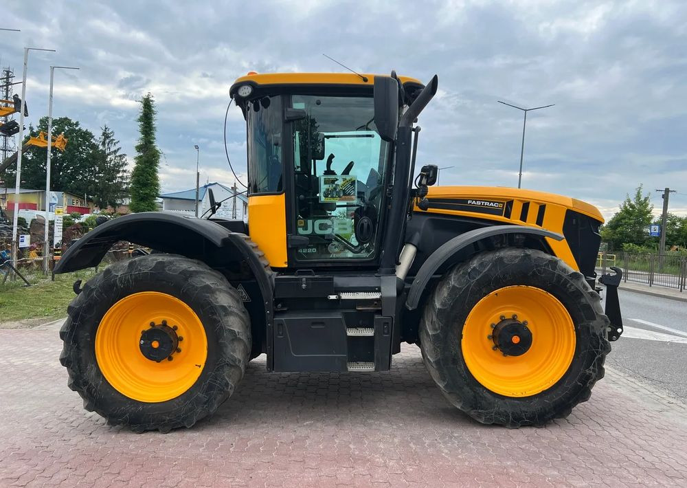 Traktor JCB Fastrac 4220: slika 6