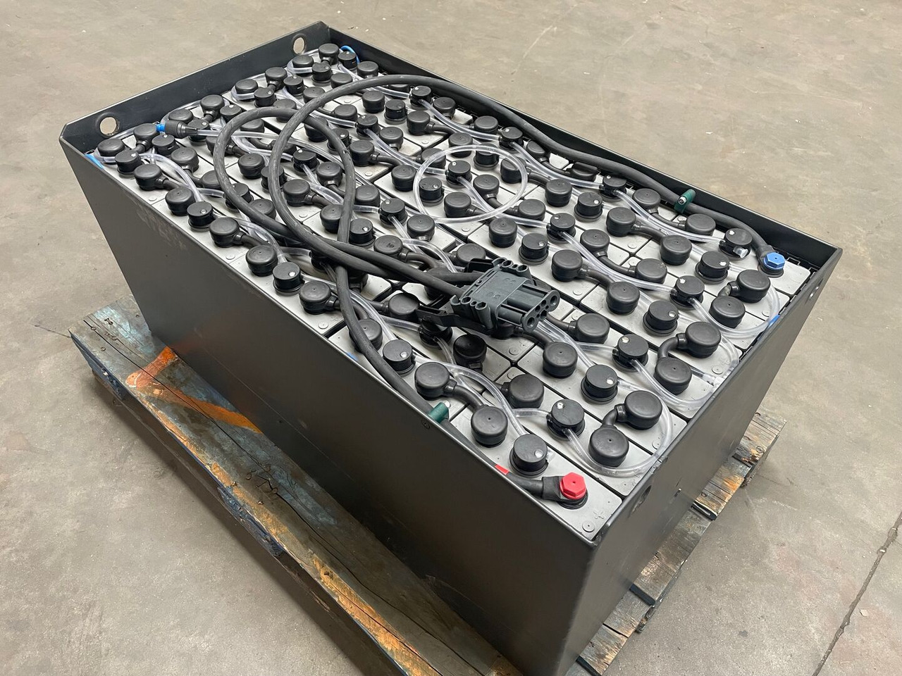 80 Volt I 3 EPzS 240 - Akumulator za Oprema za rokovanje z materiali: slika 1 80 Volt I 3 EPzS 240 - Akumulator za Oprema za rokovanje z materiali: slika 1